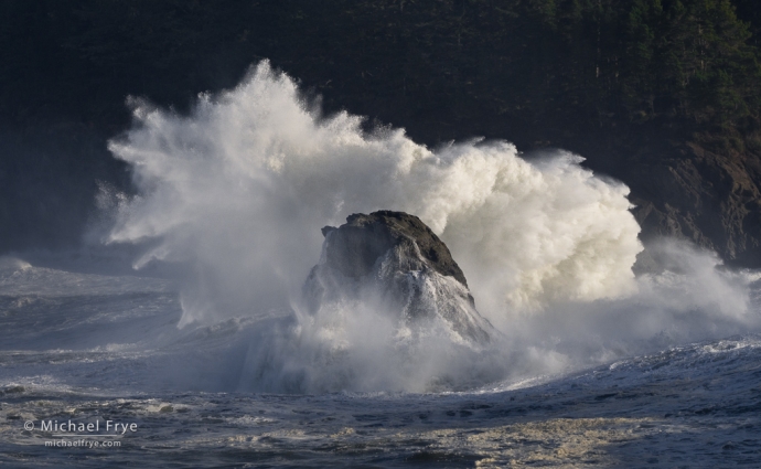 Splashing wave, Oregon Coast, USA